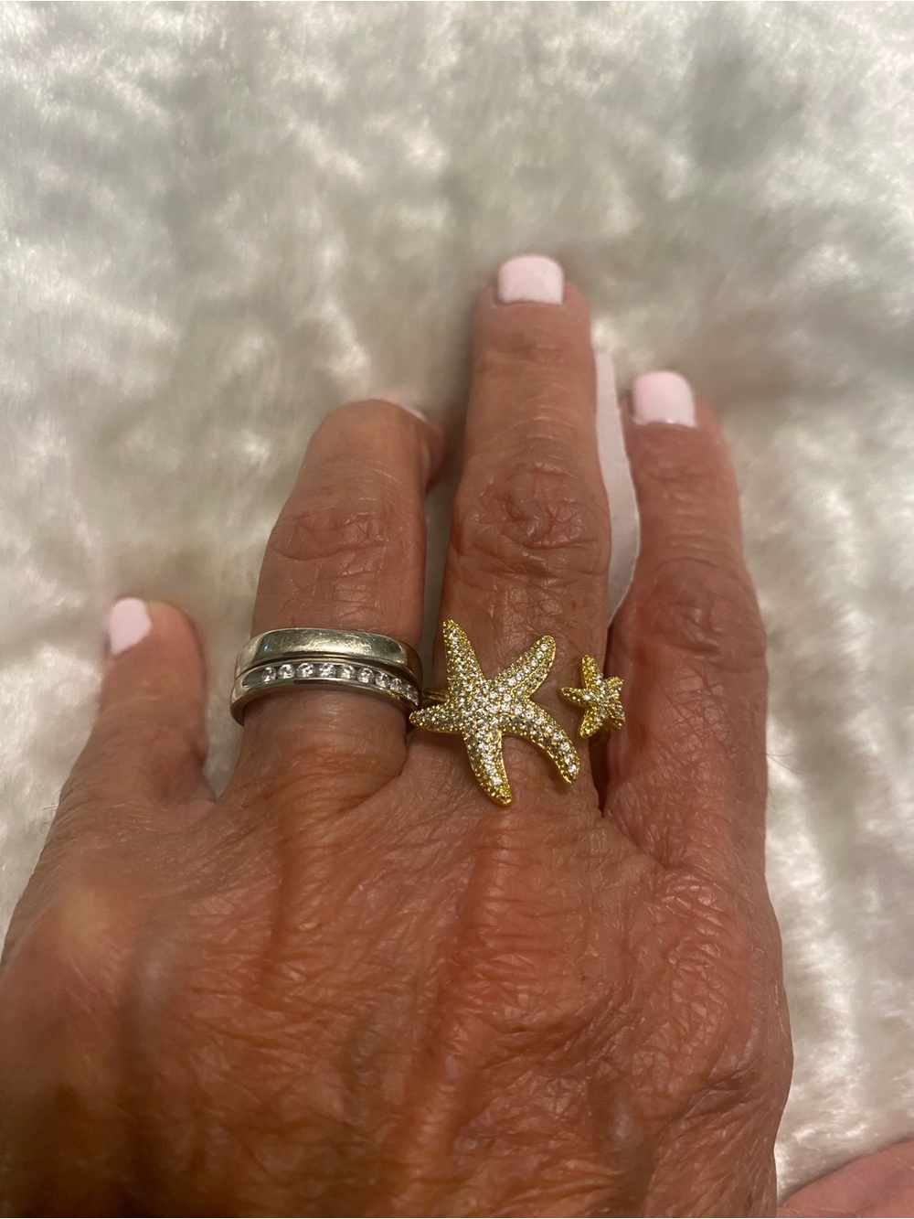 🍀NWT! Gold Rhinestone Starfish Ring